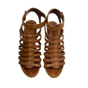 Cliffs by White Mountain heels, 7 M (medium width)